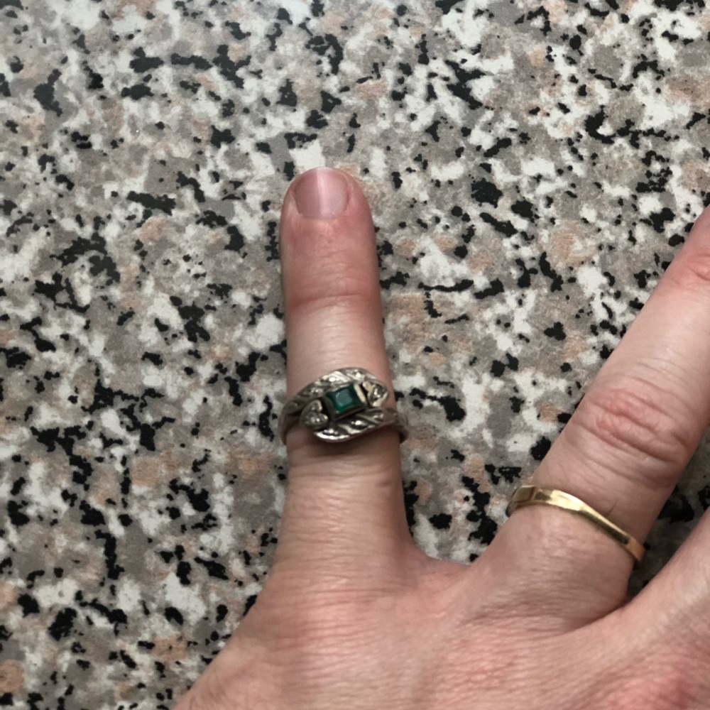 VINTAGE 14KT WHITE GOLD WITH EMERALD